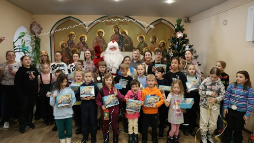 Институт принял участие в новогодней программе для малообеспеченных семей