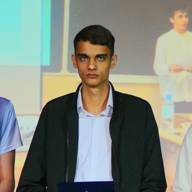 Денис Ливанов