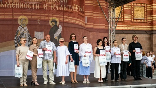 С диктантом справились на отлично!